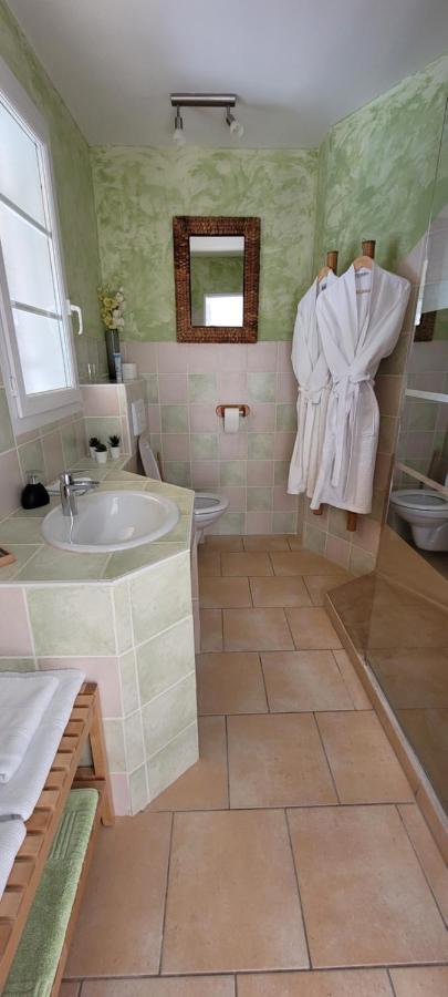 Le Jas De Volonne Bed & Breakfast Bagian luar foto