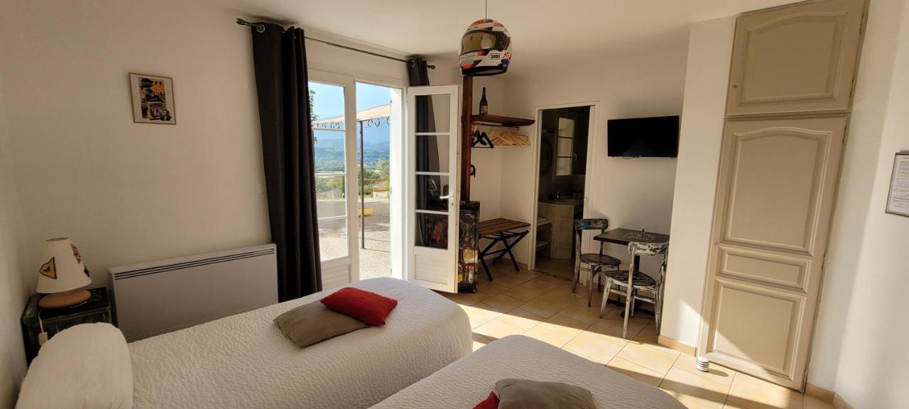 Le Jas De Volonne Bed & Breakfast Bagian luar foto