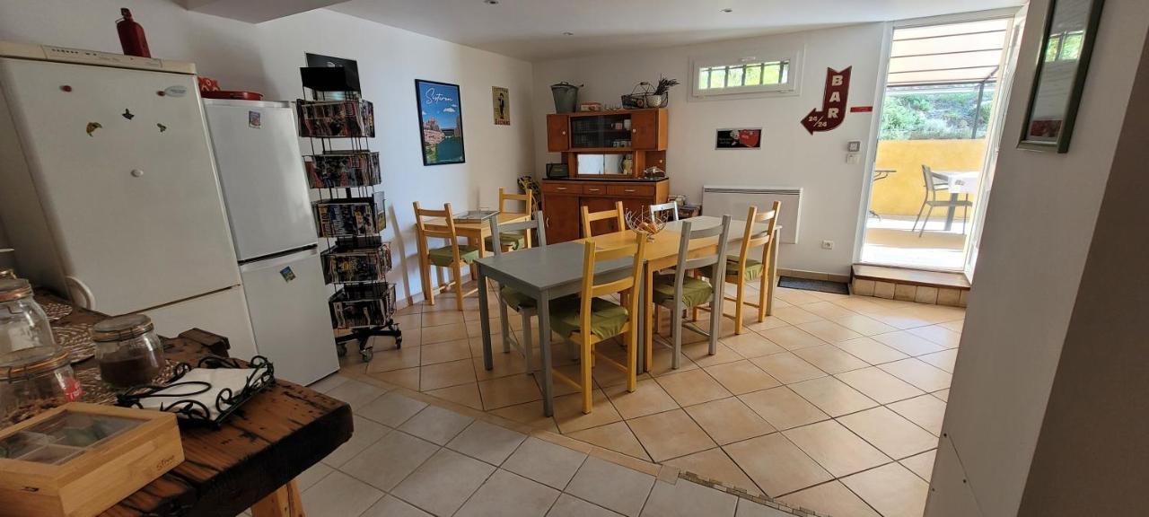 Le Jas De Volonne Bed & Breakfast Bagian luar foto