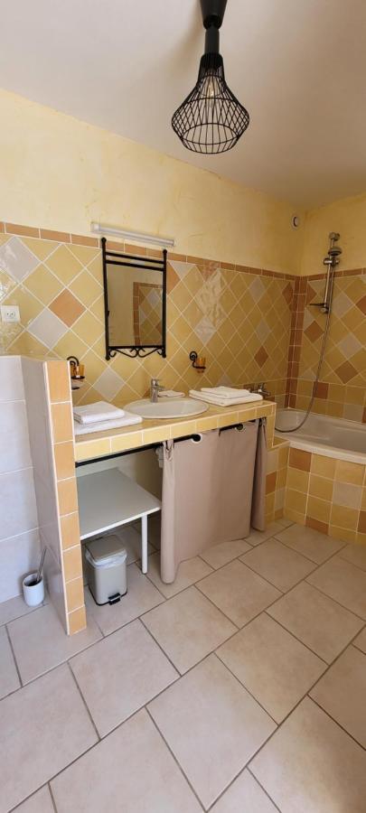 Le Jas De Volonne Bed & Breakfast Bagian luar foto